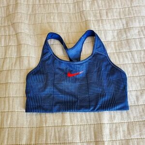 Nike sports bra med